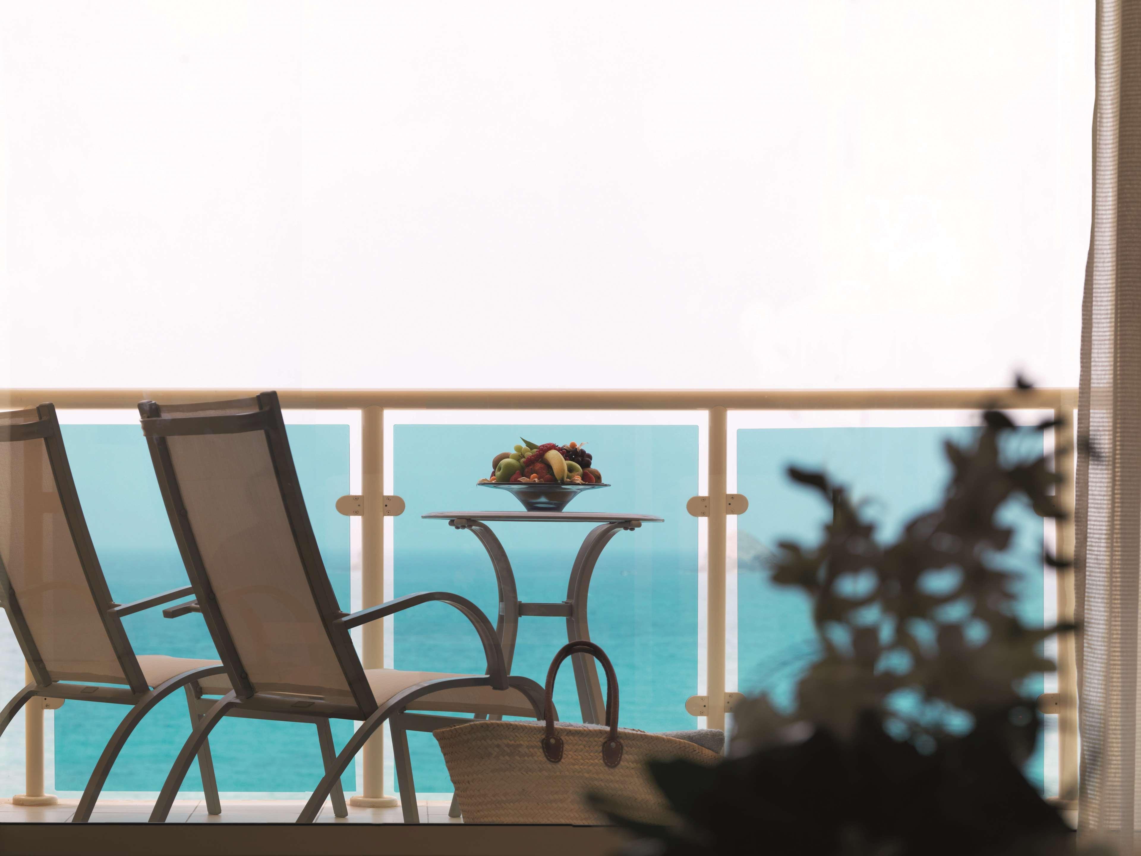 Radisson Blu Resort, Füceyre Dış mekan fotoğraf A balcony