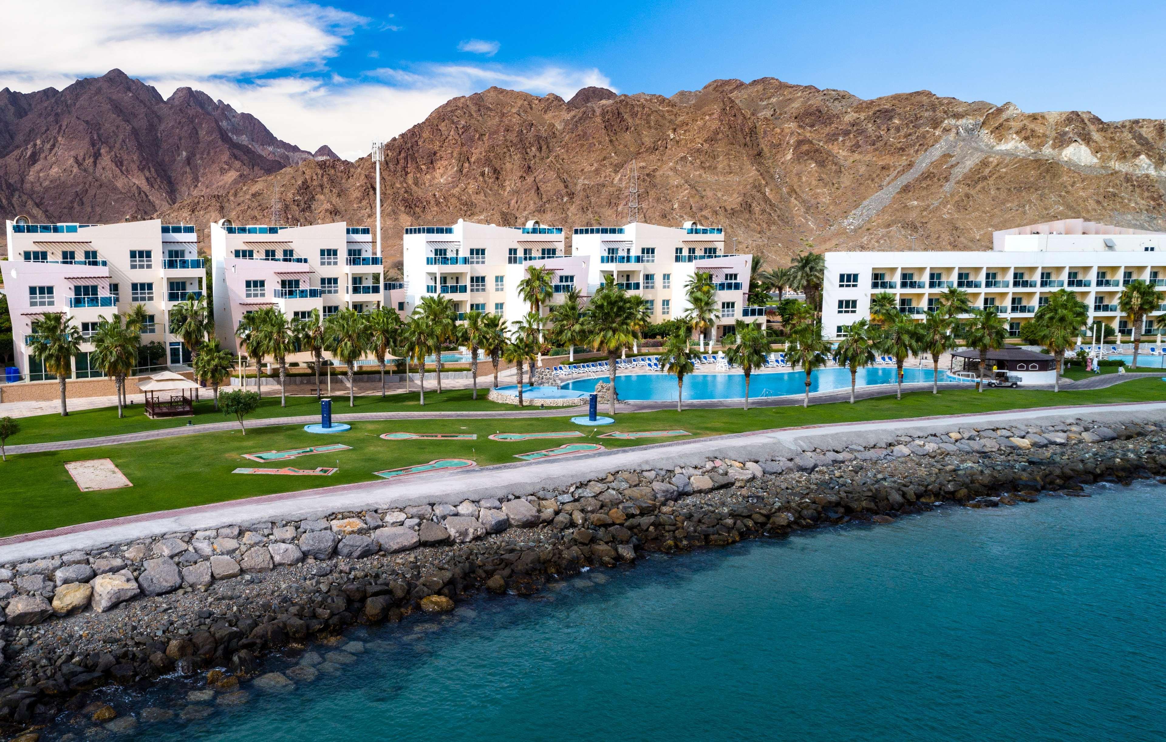 Radisson Blu Resort, Füceyre Dış mekan fotoğraf The Cove Rotana Resort