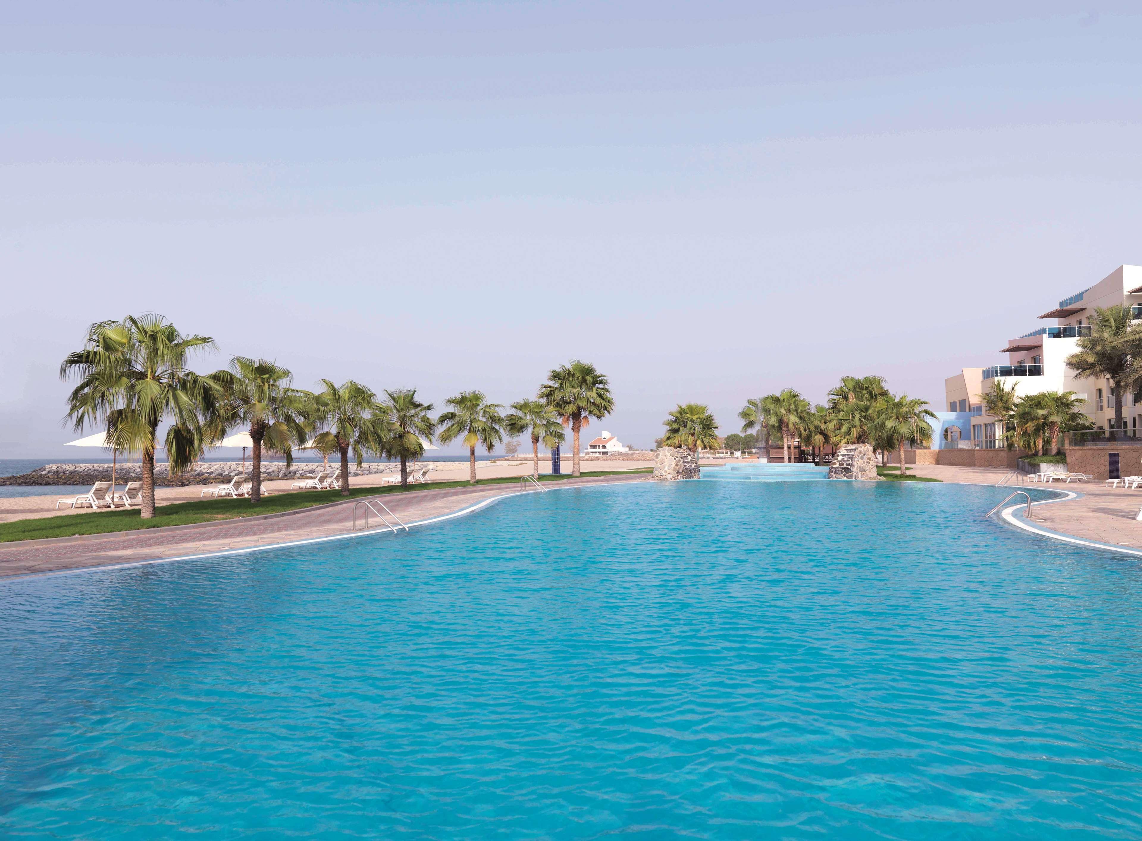 Radisson Blu Resort, Füceyre Dış mekan fotoğraf The swimming pool at the resort