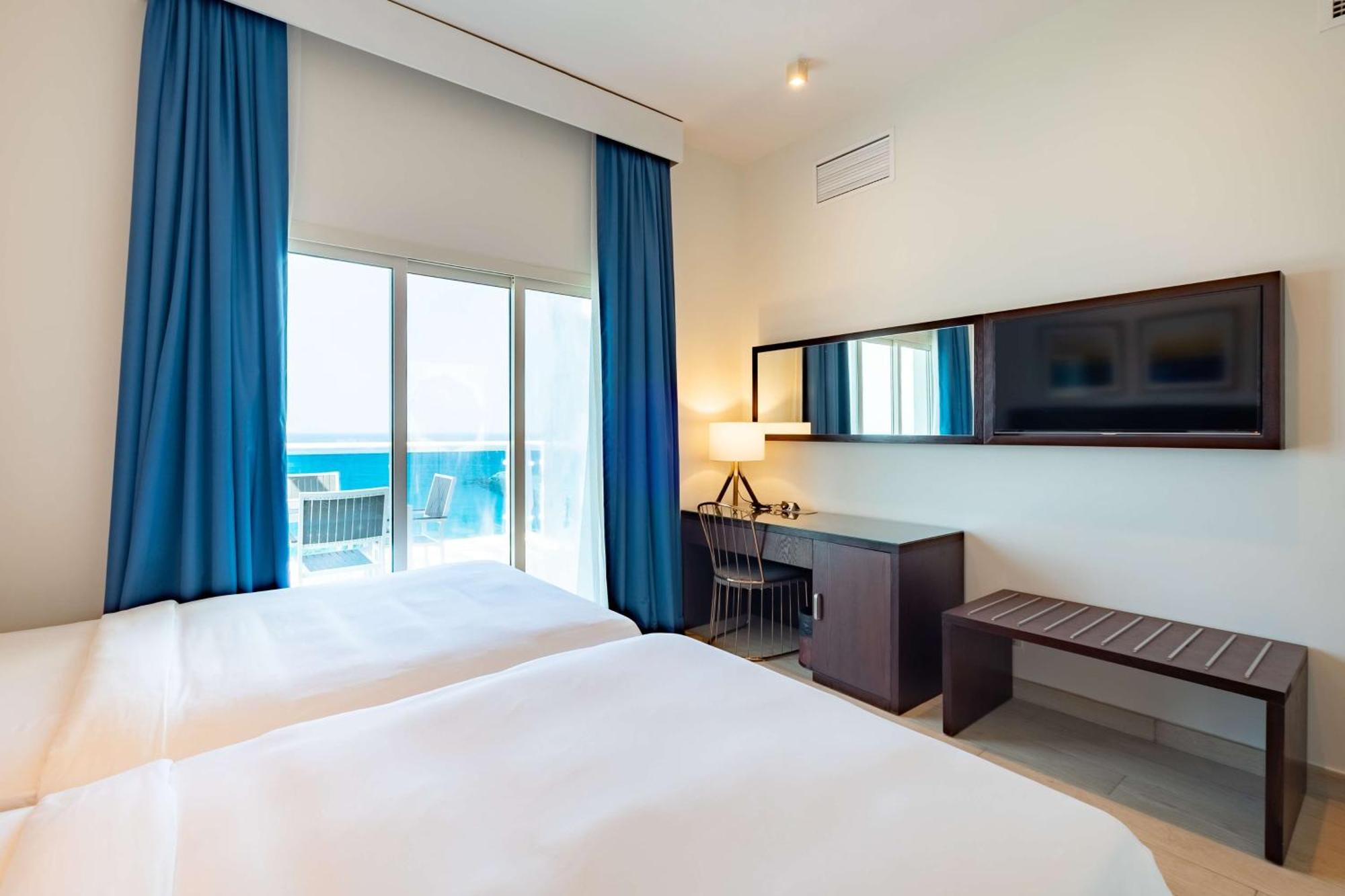 Radisson Blu Resort, Füceyre Dış mekan fotoğraf A room at the hotel