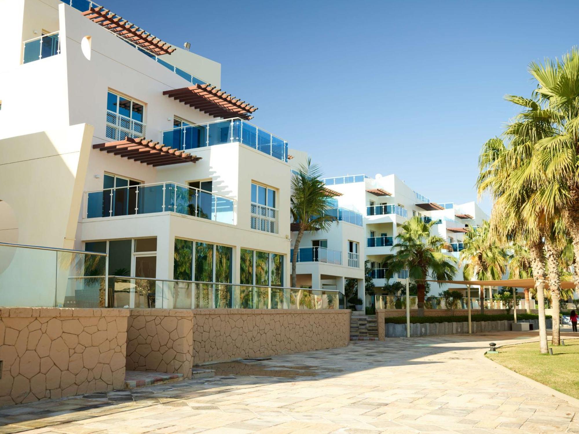 Radisson Blu Resort, Füceyre Dış mekan fotoğraf Residential villas in Jumeirah