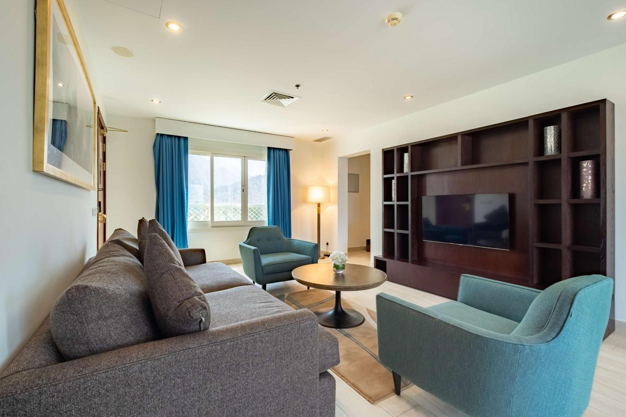 Radisson Blu Resort, Füceyre Dış mekan fotoğraf A living room in a suite at the hotel