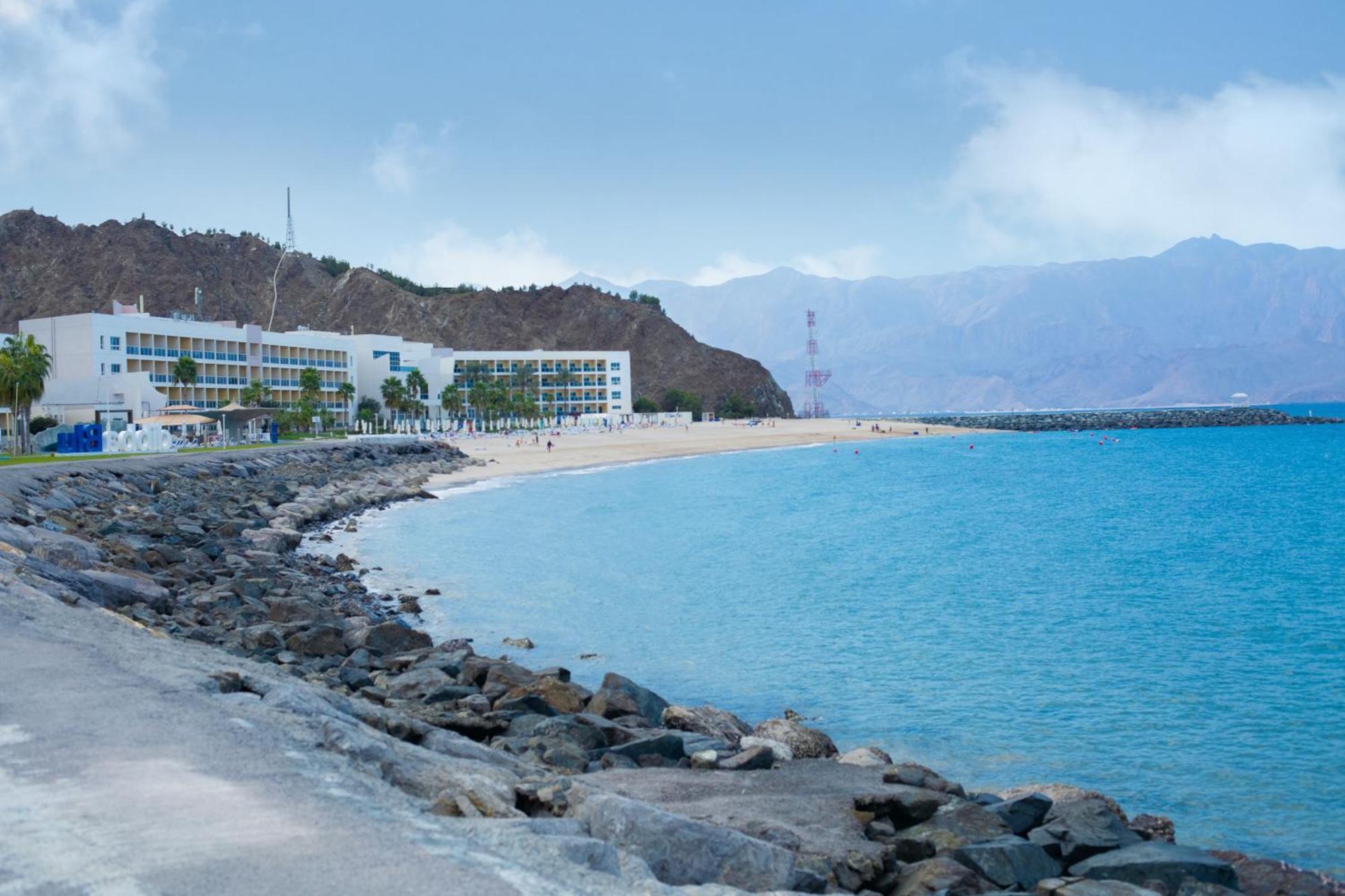Radisson Blu Resort, Füceyre Dış mekan fotoğraf Al-Barka beach