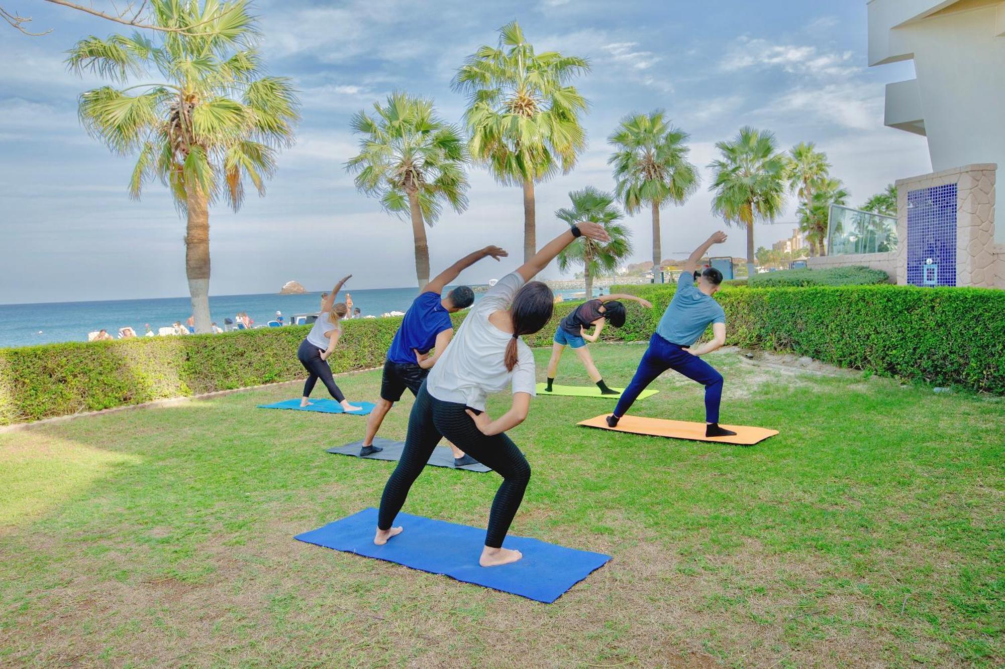 Radisson Blu Resort, Füceyre Dış mekan fotoğraf A yoga class in progress
