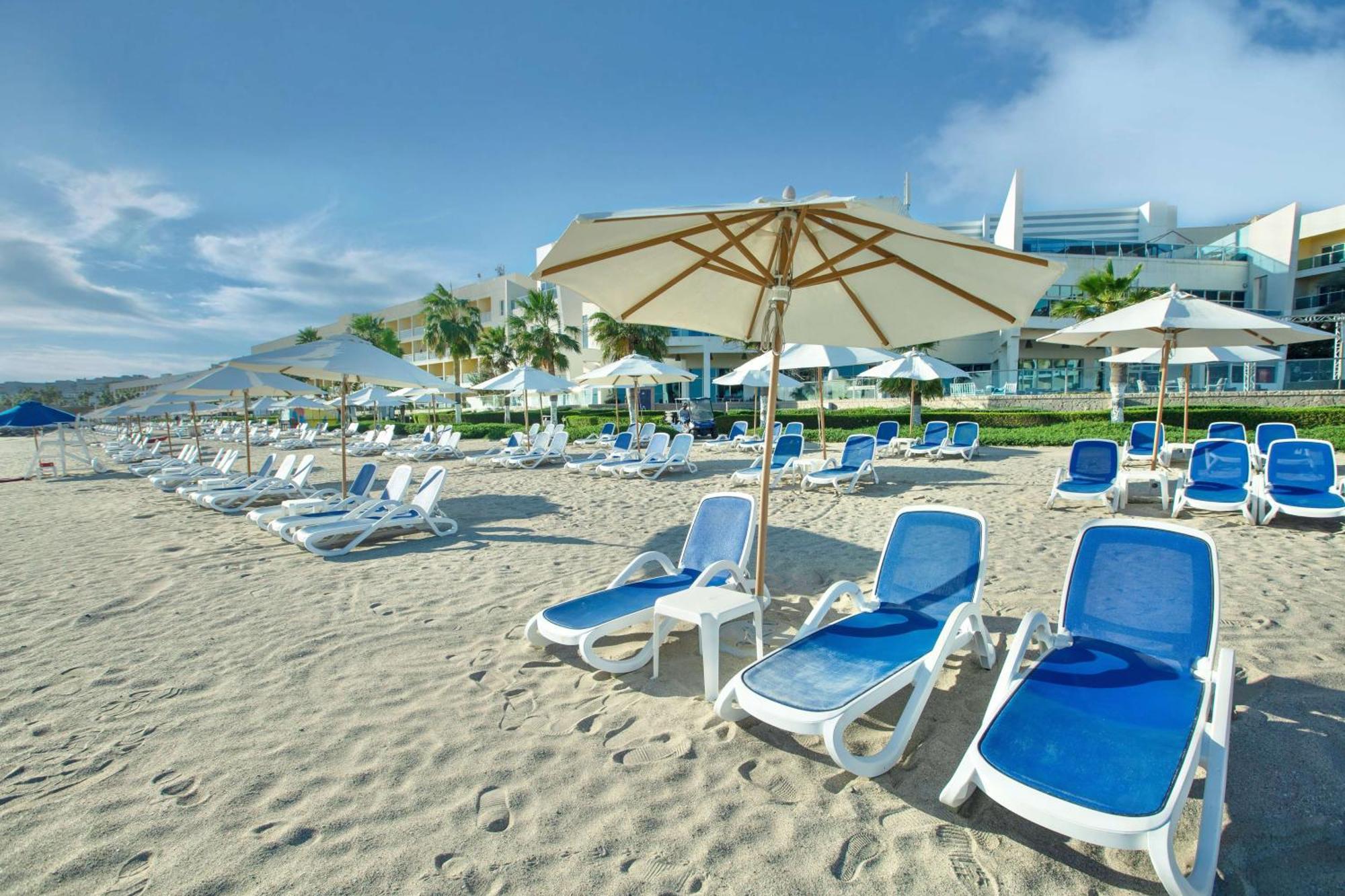 Radisson Blu Resort, Füceyre Dış mekan fotoğraf Beach at the Grand Hotel