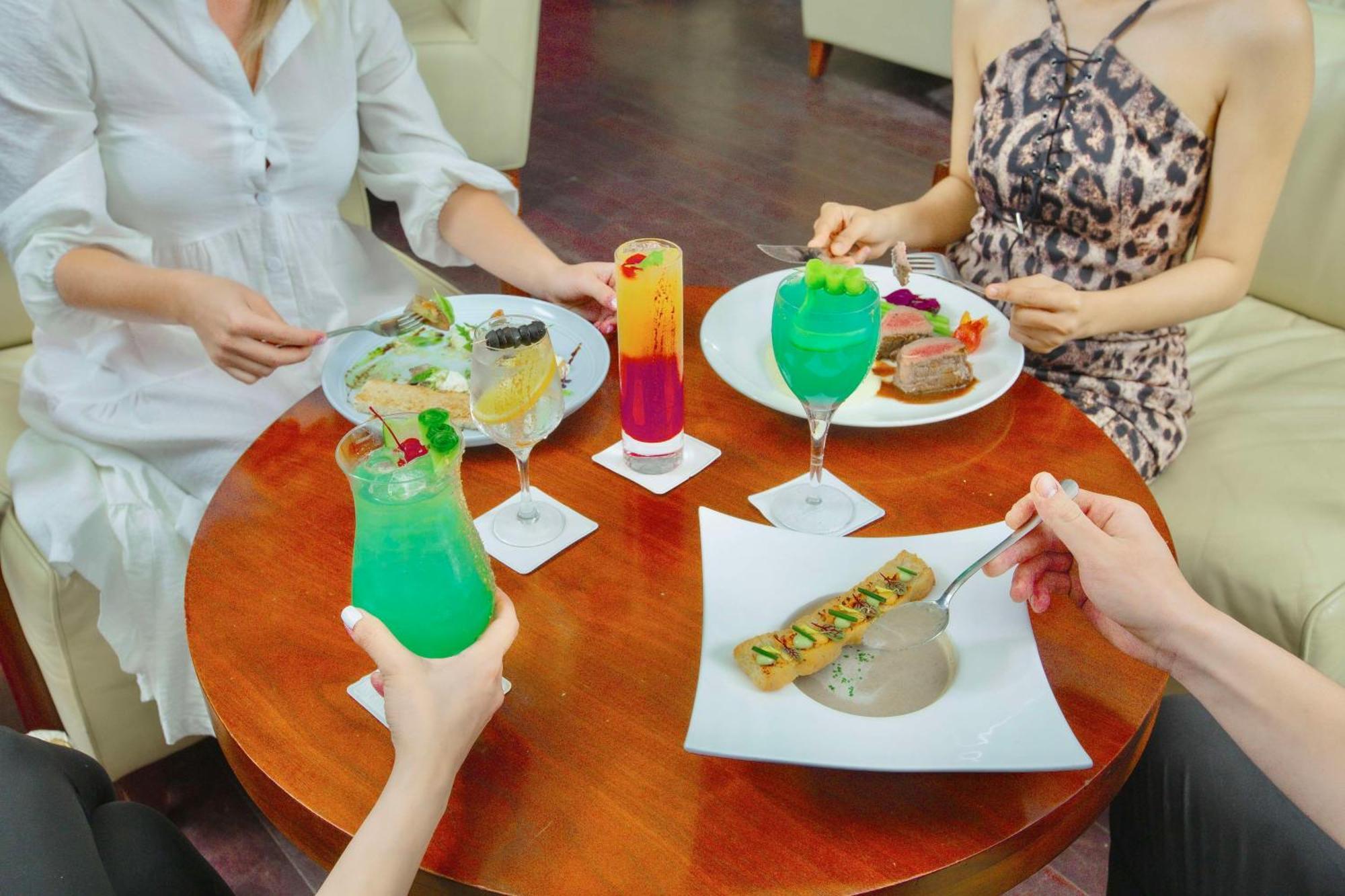 Radisson Blu Resort, Füceyre Dış mekan fotoğraf A selection of non-alcoholic drinks